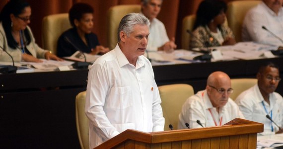 Parlament Kuby zatwierdził w sobotę skład nowego rządu. Nowy prezydent tego karaibskiego kraju Miguel Diaz-Canel zatrzymał w nim większość ministrów ze starego gabinetu, co jak ocenia Reuters, zwiastuje "raczej kontynuację niż zmianę" w polityce.