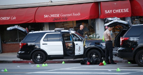 Tragiczne doniesienia z Los Angeles, gdzie uzbrojony napastnik po policyjnym pościgu zabarykadował się w sklepie, biorąc zakładników. W czasie wymiany ognia pomiędzy nim a policją w supermarkecie zginęła kobieta - taką informację przekazał burmistrz Los Angeles Eric Garcetti.