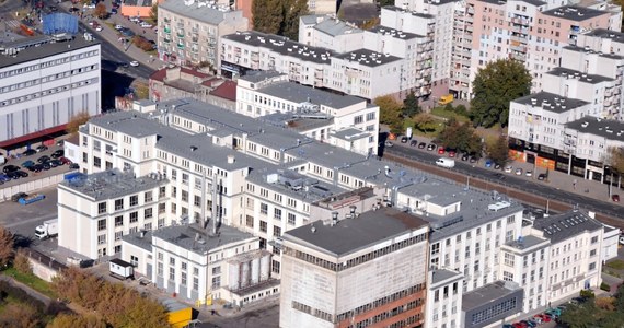 Jakże inaczej chodzi się dzisiaj po ulicach polskich miast niż przed 1989 rokiem! Nie ma na nich wielkich portretów zdrajców, którzy przez pół wieku rządzili Polską z nadania kremlowskich satrapów, nie widać zakłamujących historię i rzeczywistość afiszy oraz plakatów, a z głośników nie rozlegają się sowieckie pieśni propagandowe.