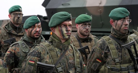 Borykająca się od lat z brakami kadrowymi Bundeswehra znów rozważa pomysł naboru obywateli z innych krajów UE - podała dpa, powołując się na wypowiedź rzecznika ministerstwa obrony Niemiec. Powszechna służba wojskowa w tym kraju została zniesiona w 2011 roku.