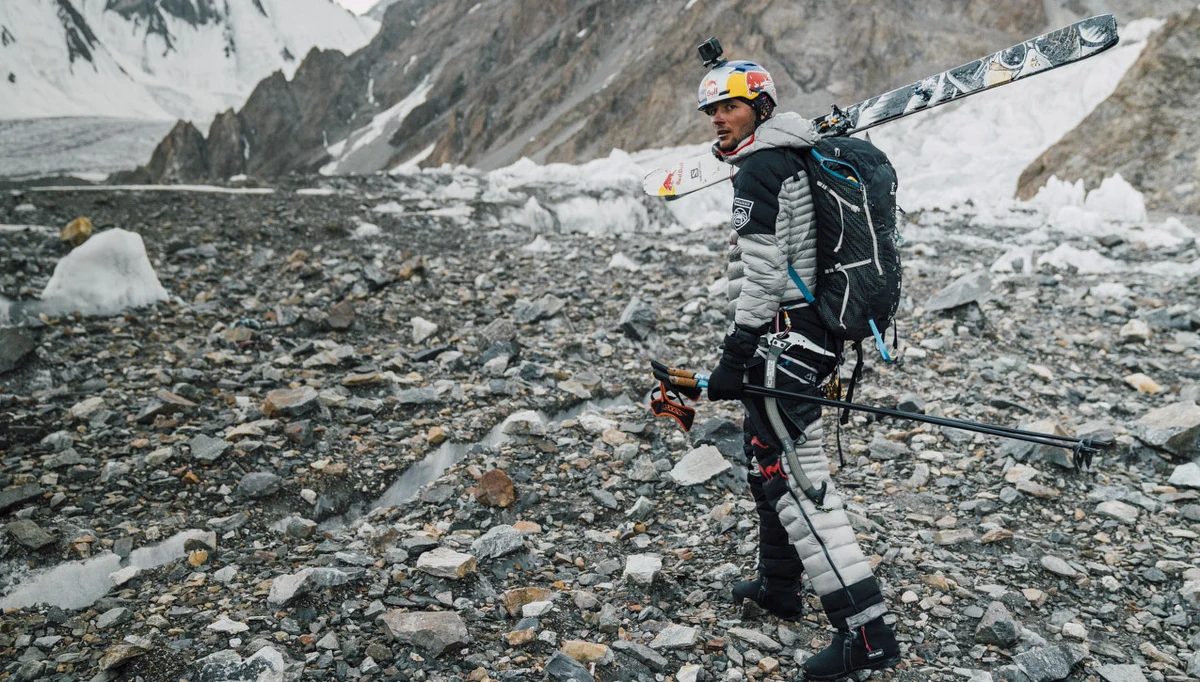 ​"Trudna rzecz, duży projekt" - tak historyczny sukces Andrzeja Bargiela, który zjechał na nartach z K2 jako pierwszy człowiek na świecie, opisuje brat skialpinisty Grzegorz Bargiel. "Byłem w miarę spokojny, jeżeli chodzi o zdobywanie szczytu. Wiedziałem też, że Jędrek jest dobrze przygotowany, że jest dobrze zaaklimatyzowany, idą też jacyś inni ludzie, natomiast najbardziej byłem niespokojny o temat zjazdu, bo robił to jako jedyny na świecie. To była jedna wielka niewiadoma" - opowiada w rozmowie z RMF FM.