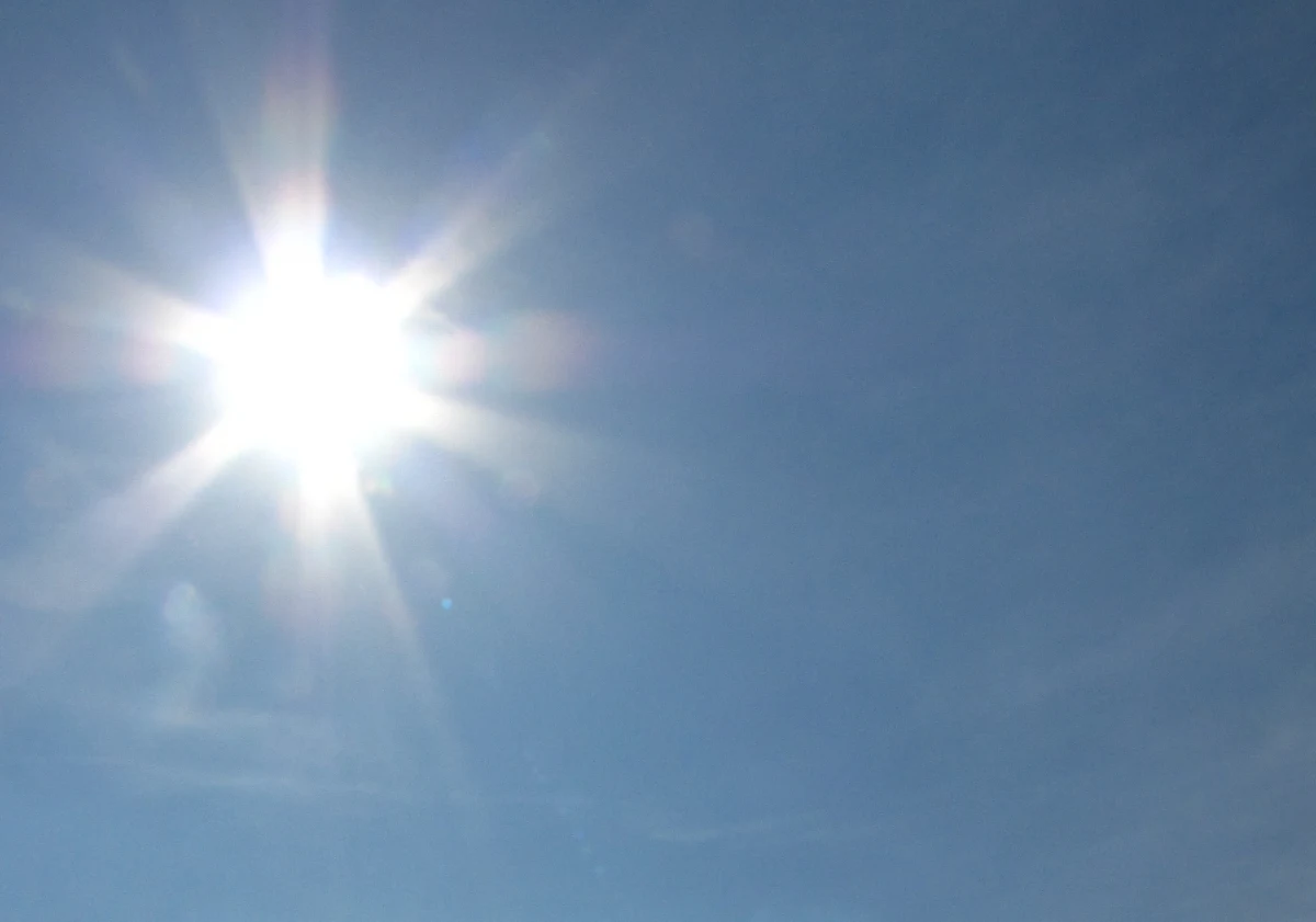 41,1 stopnia Celsjusza pokazały w poniedziałek termometry w mieście Kumagaya w pobliżu Tokio: to najwyższa temperatura w historii pomiarów w Japonii! Taką informację przekazały służby meteorologiczne. Fala upałów utrzymuje się w Kraju Kwitnącej Wiśni od ponad tygodnia - i niestety zbiera śmiertelne żniwo.