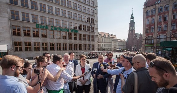 Trzęsienie ziemi przed wyborami samorządowymi we Wrocławiu. Platforma Obywatelska wycofała swoje poparcie dla Kazimierza M. Ujazdowskiego jako kandydata na prezydenta stolicy Dolnego Śląska. Nowego kandydata, którego poprze Platforma, ma wskazać Nowoczesna w ramach Koalicji Obywatelskiej.