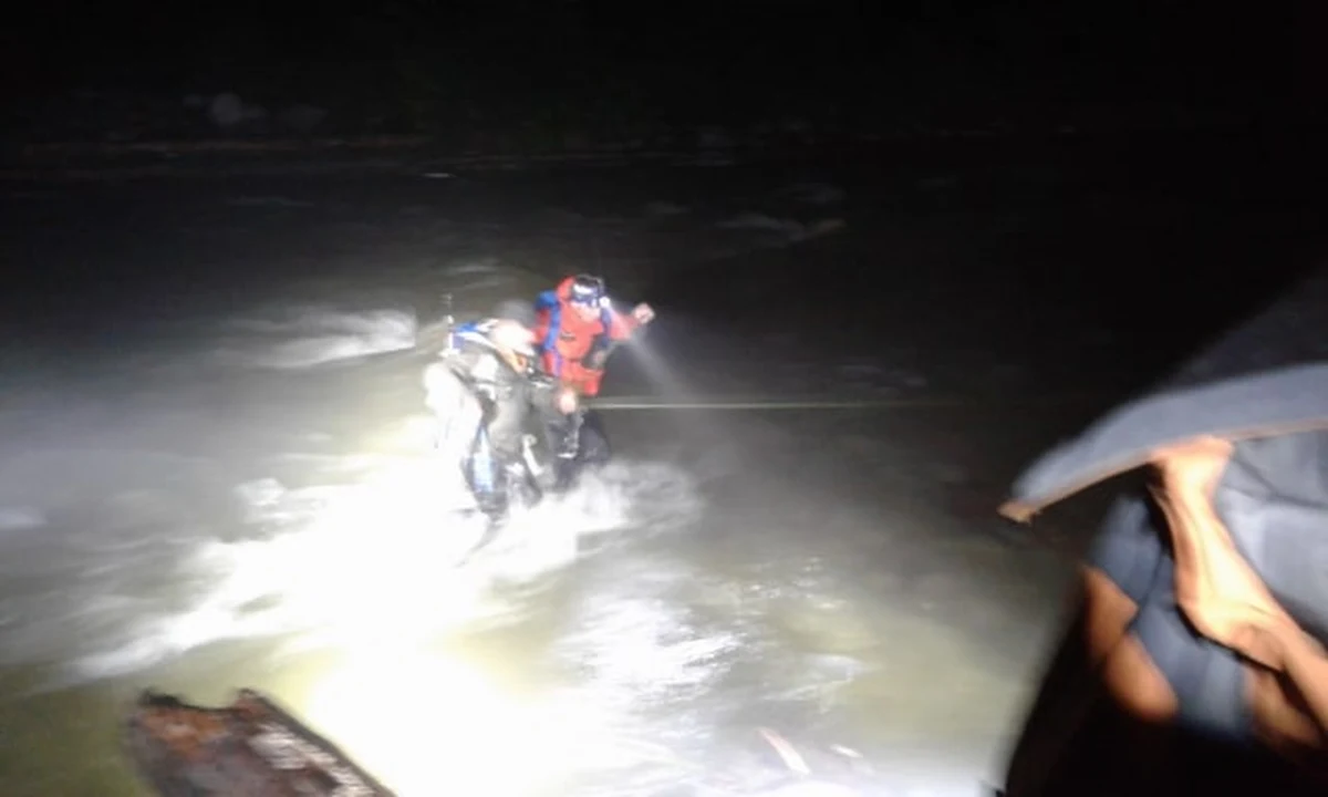 Słowaccy ratownicy musieli pomagać dwójce polskich turystów, którzy mimo zakazu wybrali się do Doliny Jaworowej w słowackich Tatrach. 