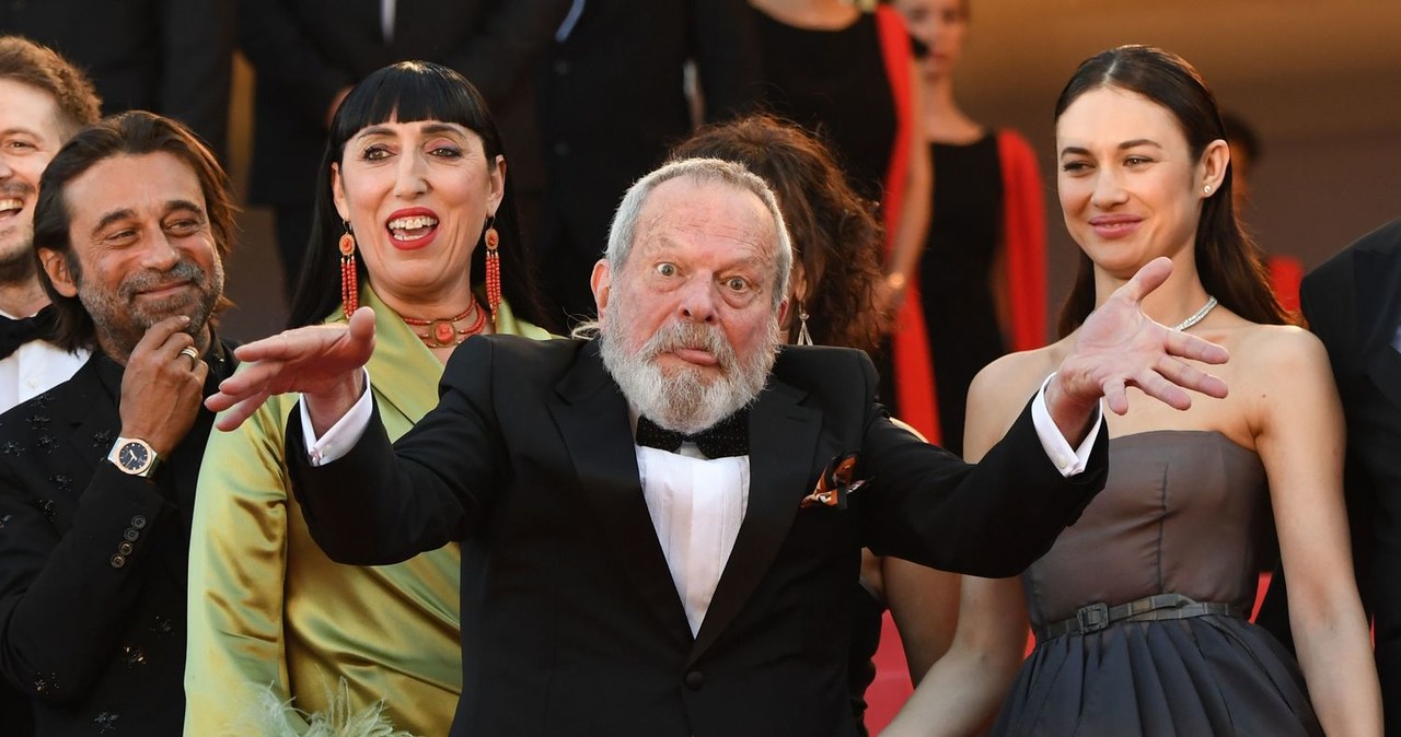 Terry Gilliam, członek legendarnej grupy Monty Python oraz reżyser takich filmów jak m.in. "Brazil" czy "12 małp", nie ma szczęścia do swoich produkcji. Niedawno po dekadach przygotowań i problemów ukończył swój ostatni film "Człowiek, który zabił Don Kichota". Teraz pracę nad kolejnym projektem przerwała pandemia COVID-19. A był to nie byle jaki projekt, bo oparty na pomyśle samego Stanleya Kubricka.