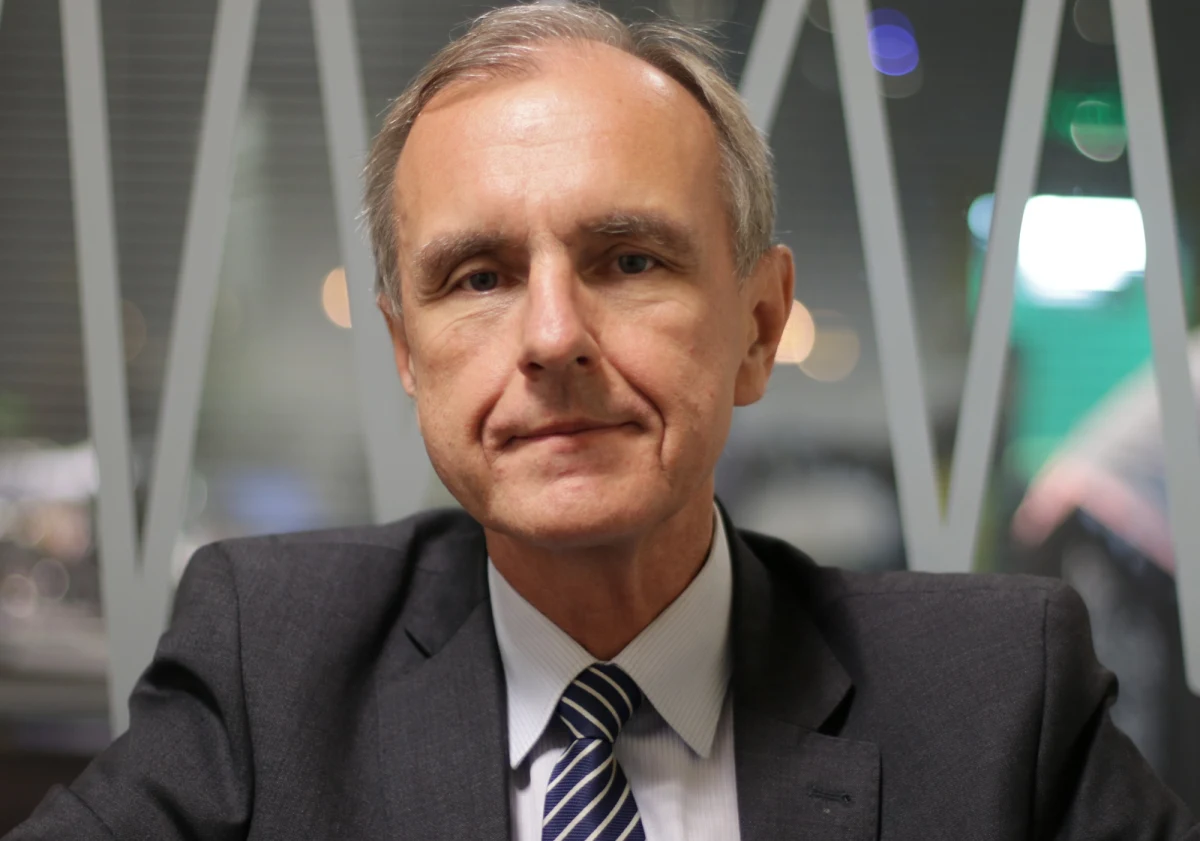 "Nie można wplątywać Polaków w grę polityczną. (…) To zestaw pytań, które prezydent Andrzej Duda chce skierować do narodu, bo został zepchnięty do politycznego narożnika" – tak senator Bogdan Klich komentuje referendalny pomysł prezydenta. (…) "Podważamy sens takiego przedsięwzięcia (…) Może ono doprowadzić do osłabienia i tak już osłabionej konstytucji. To polityczna rozgrywka i kosztowna gra ze strony prezydenta (…) Jeśli Andrzej Duda chce się dowiedzieć co sądzą Polacy, może to osiągnąć przy wykorzystaniu sondaży " - podkreśla gość Marcina Zaborskiego w RMF FM. 