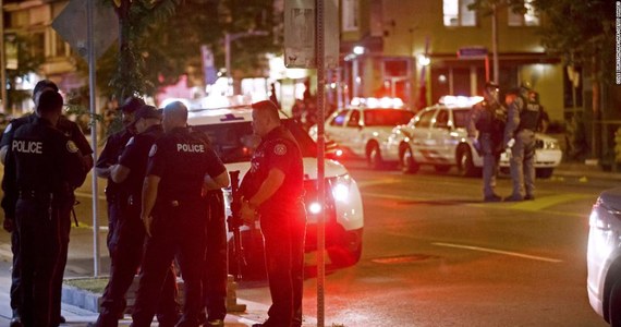 Kanadyjska policja poinformowała, że bilans niedzielnej strzelaniny w Toronto wzrósł do dwóch ofiar śmiertelnych. Rannych zostałoo 12 osób. Wcześniej informowano o jednej osobie zabitej. Na razie nie wiadomo, jakie były przyczyny zajścia.