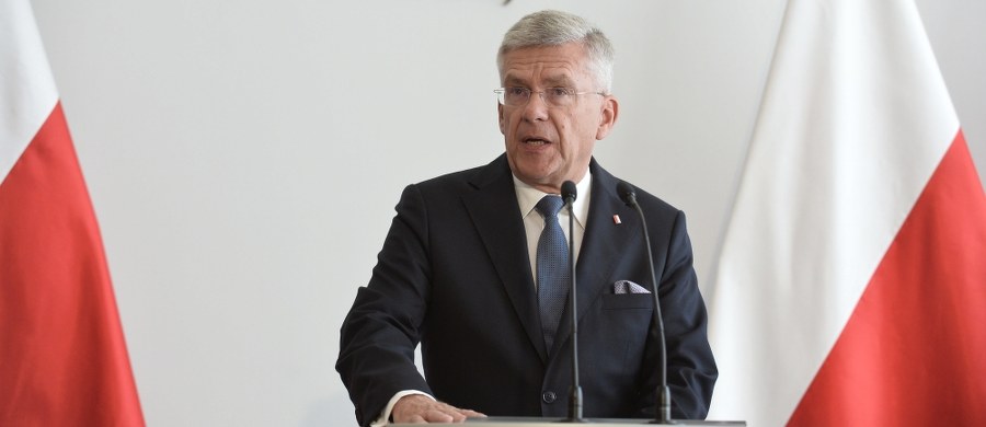 Uległem emocjom i dałem się ponieść, przepraszam wszystkich, którzy poczuli się dotknięci skrótem myślowym, którego użyłem - tak marszałek Senatu Stanisław Karczewski tłumaczył się ze swojej wypowiedzi podczas sobotniego spotkania z mieszkańcami w Gdyni.