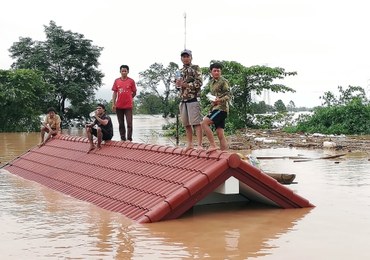 Laos: Akcja ratunkowa po zawaleniu się tamy. Zaginęły setki osób
