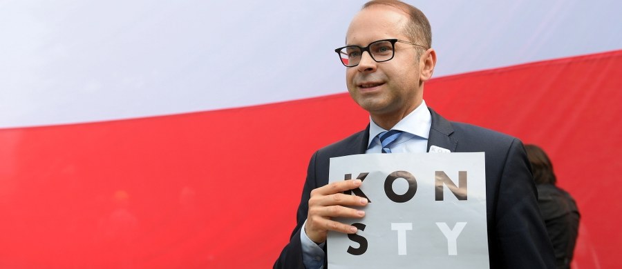 MSWiA złożyło zawiadomienie do Prokuratury Okręgowej w Warszawie w związku z wpisem posła PO Michała Szczerby. Resort uważa, że Szczerba mógł popełnić przestępstwo, publikując na Twitterze dane osobowe i zdjęcie policjanta, który uczestniczył w zabezpieczaniu protestów pod Sejmem.