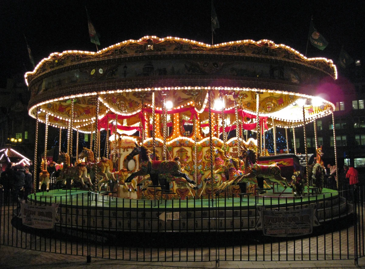 Rozległy uraz głowy był przyczyną śmierci 9-latka, który miał wypadek w lunaparku w Szczytnie - podała prokuratura. Śledczy zdecydowali o przeprowadzeniu kolejnych badań elementów karuzeli, na której doszło do tej tragedii.