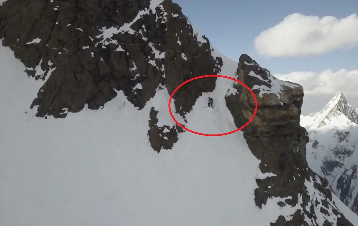 22 lipca 2018 roku przeszedł do historii światowego himalaizmu i narciarstwa: tego dnia Andrzej Bargiel jako pierwszy człowiek w historii zjechał na nartach ze szczytu K2! To druga co do wysokości góra Ziemi (8611 m n.p.m.), uznawany za najtrudniejszy ośmiotysięcznik. Właśnie opublikowano film pokazujący zjazd Bargiela z wierzchołka "góry gór" do bazy: zobaczcie koniecznie!