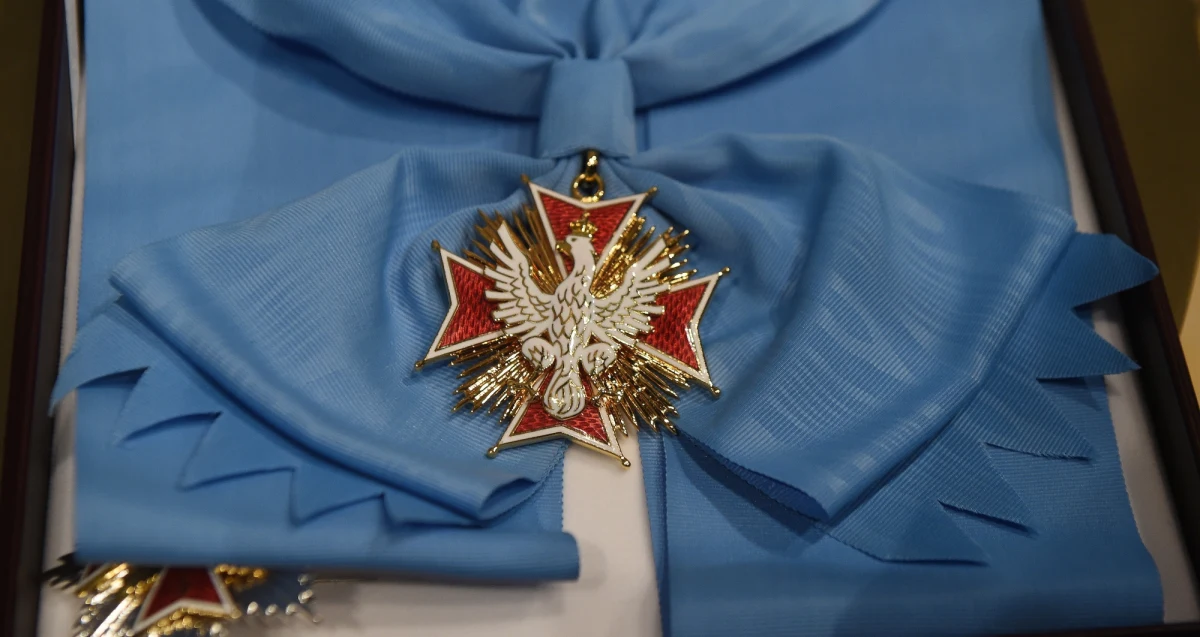 Czy prezydent Andrzej Duda, ciągle podkreślający, że chce być prezydentem wszystkich Polaków, pozytywnie rozpatrzy tę prośbę, pod którą podpisali się przedstawiciele najważniejszych organizacji i środowisk, dbających o pamięć o polskich bohaterach, którzy przelewali krew w  obronie Kresów tak Wschodnich, jak i Zachodnich?  