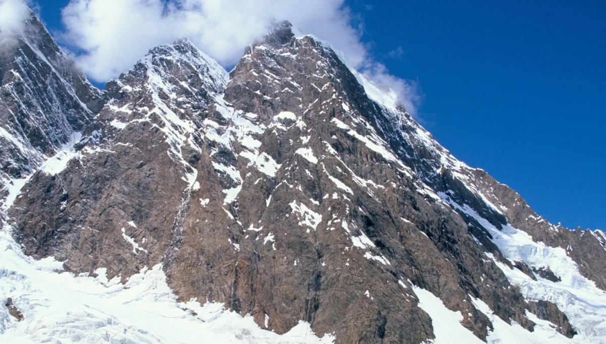 ​Dramatyczna sytuacja na szczycie Latok I (7145 m) w Karakorum. Na wysokości 6200 metrów na ratunek czeka Rosjanin Aleksander Gukow. Utknął tam bez sprzętu po tym, jak od ściany odpadł jego partner Siergiej Głazunow. Gotowość udziału w akcji ratunkowej zadeklarował przebywający obecnie w Karakorum Andrzej Bargiel.