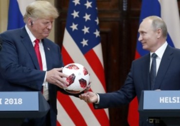 Putin dał Trumpowi piłkę z mikrochipem? 