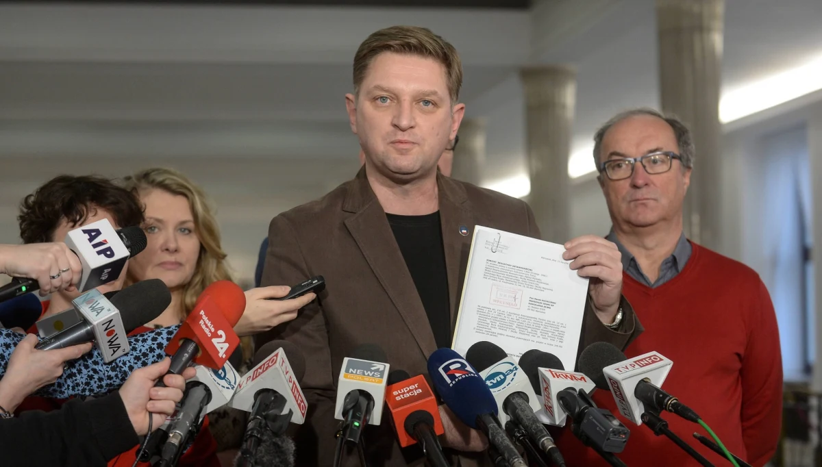 Zarząd warszawskiego SLD cofnął w czwartek Andrzejowi Celińskiemu rekomendację do startu w wyborach prezydenckich w stolicy. Decyzja ta ma związek z jego obraźliwymi wpisami w internecie pod adresem Jana Śpiewaka. Nowym kandydatem Sojuszu jest Andrzej Rozenek. 