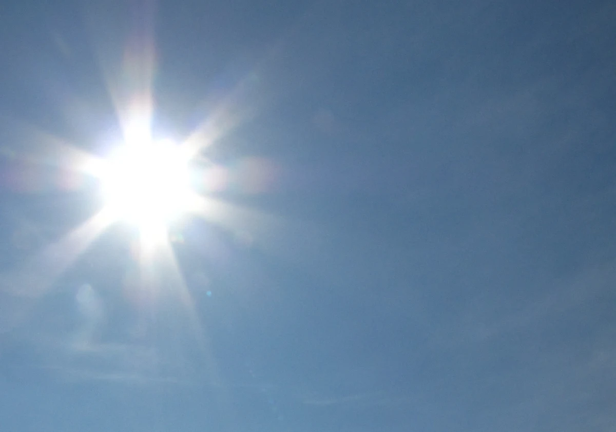 IMGW wydało w piątek ostrzeżenia drugiego stopnia przed upałem dla woj. pomorskiego, zachodniopomorskiego, lubuskiego, kujawsko-pomorskiego, wielkopolskiego i łódzkiego. Oprócz tego dla siedmiu województw wydano ostrzeżenia pierwszego stopnia przed burzami z gradem.