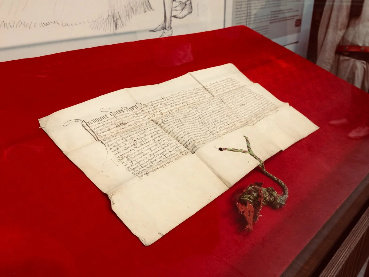 Historyk regionalista Krzysztof Laszkiewicz odnalazł zaginiony sto lat temu przywilej renowacyjny dla Łodzi, wydany w 1433 roku przez Władysława Jagiełłę. Bezcenny dokument tylko dziś do godz. 22 oglądać można w Muzeum Fabryki w łódzkiej Manufakturze.