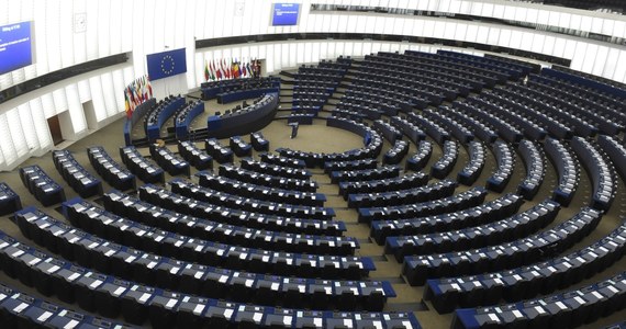 Senat przyjął w piątek bez poprawek nowelizację Kodeksu wyborczego dot. ordynacji do Parlamentu Europejskiego; według noweli każdy okręg ma mieć przypisaną konkretną liczbę - co najmniej trzech - posłów wybieranych do europarlamentu.