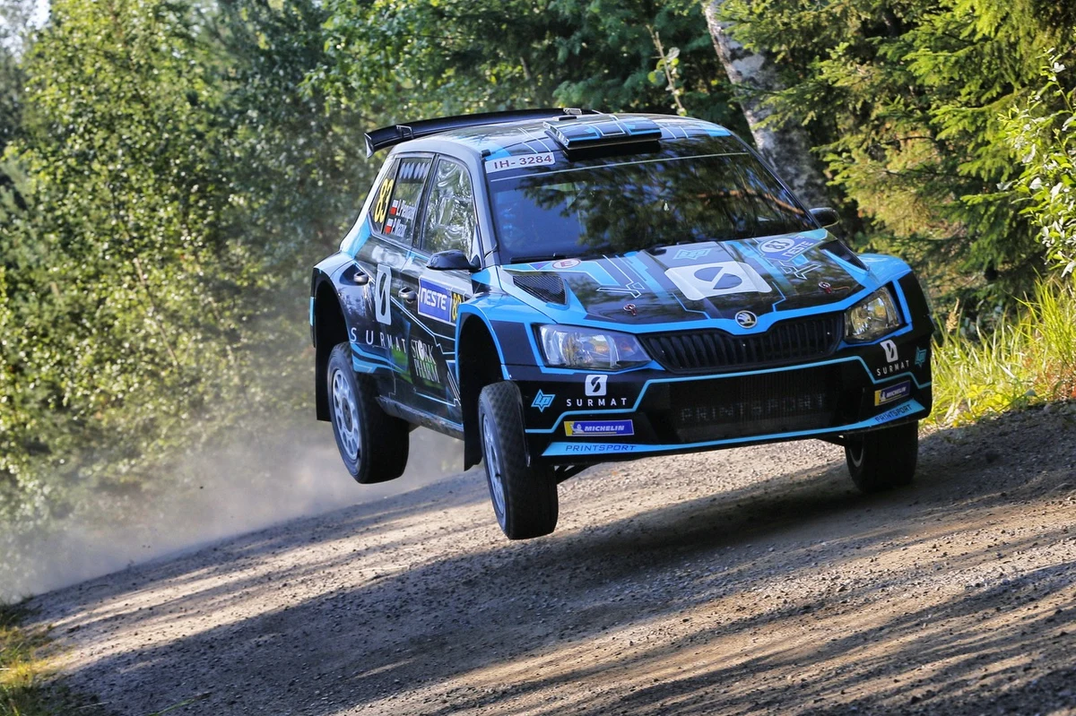 Jedyna polska załoga - Łukasz Pieniążek i Przemysław Mazur (Skoda Fabia R5) - po dachowaniu wycofała się z Rajdu Finlandii, ósmej rundy samochodowych mistrzostw świata - poinformował zespół prasowy teamu Pieniążka.