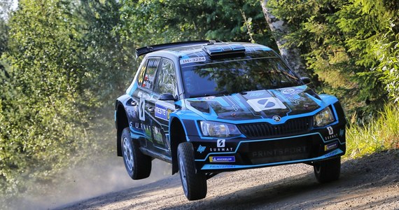 Jedyna polska załoga - Łukasz Pieniążek i Przemysław Mazur (Skoda Fabia R5) - po dachowaniu wycofała się z Rajdu Finlandii, ósmej rundy samochodowych mistrzostw świata - poinformował zespół prasowy teamu Pieniążka.