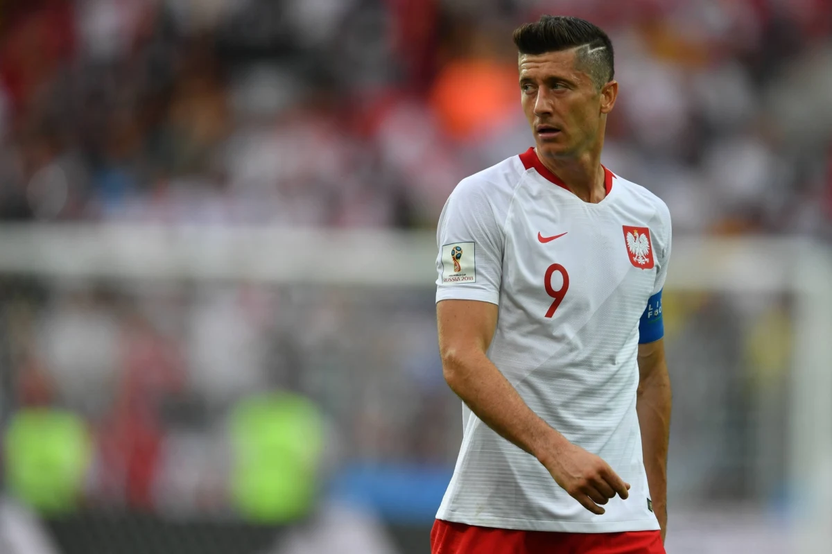 Piłkarz Bayernu Monachium Robert Lewandowski jest jednym z najpopularniejszych tematów spekulacji medialnych związanych z transferami. Polak znalazł się m.in. na okładce niedzielnego wydania gazety "Marca", która przewiduje jego przejście do Realu Madryt.