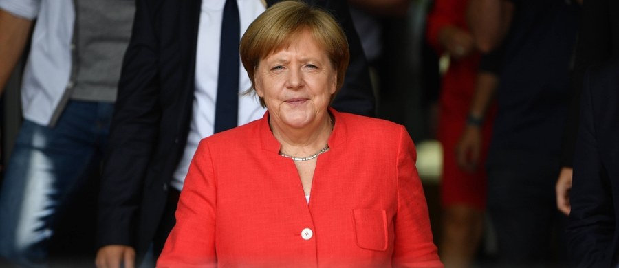 Poparcie niemieckich wyborców dla chadeckiego bloku CDU/CSU kanclerz Angeli Merkel spadło do nienotowanego od 2006 roku poziomu 29 proc, tak wynika z opublikowanych w niedzielę wyników sondażu instytutu badania opinii publicznej Emnid.