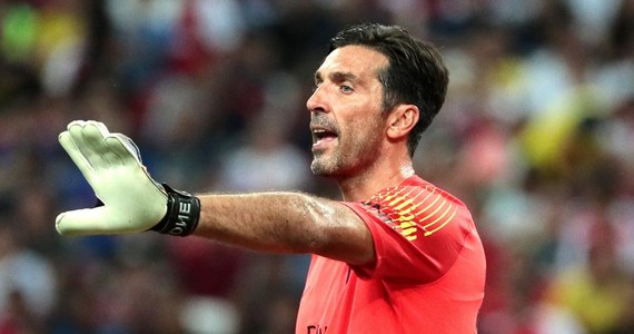 ​Gianluigi Buffon, który latem opuścił Juventus Turyn i podpisał roczny kontrakt z Paris Saint-Germain podkreślił, że zamierza walczyć o grę w podstawowym składzie. "Nie dostanę miejsca w bramce za zasługi" - powiedział 40-letni piłkarz.