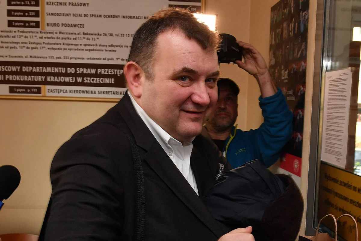 ​PO złoży w poniedziałek do Prokuratury Krajowej zawiadomienie ws. "próby wymuszenia" przez CBA zeznań od Stanisława Gawłowskiego - poinformował wiceszef klubu Platformy Andrzej Halicki. Według niego CBA mogło w tej sprawie przekroczyć swe uprawnienia.