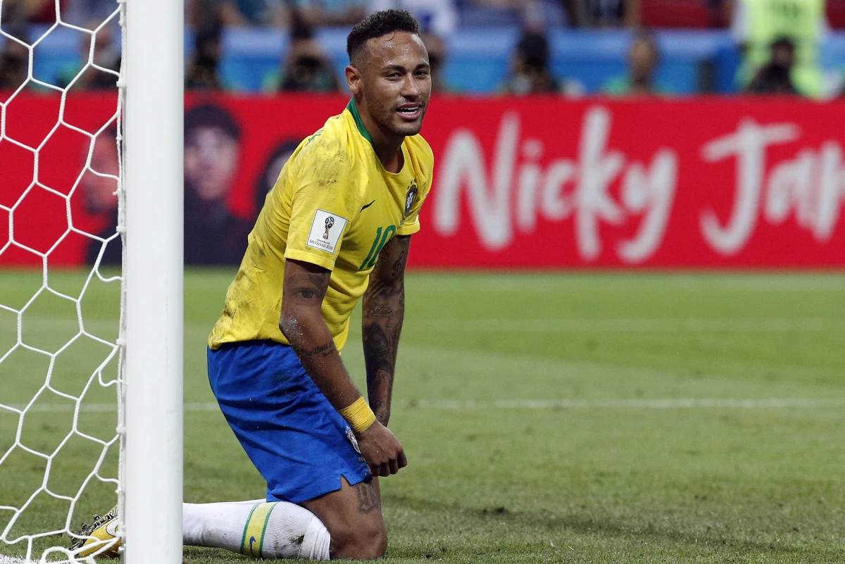 ​Brazylijczyk Neymar, który podczas mistrzostw świata w Rosji był wyśmiewany i krytykowany za wyolbrzymione reakcje na faule, za pośrednictwem umieszczonego w sieci spotu chce odzyskać przychylność fanów. "Niektóre moje reakcje są przesadzone" - przyznał piłkarz.