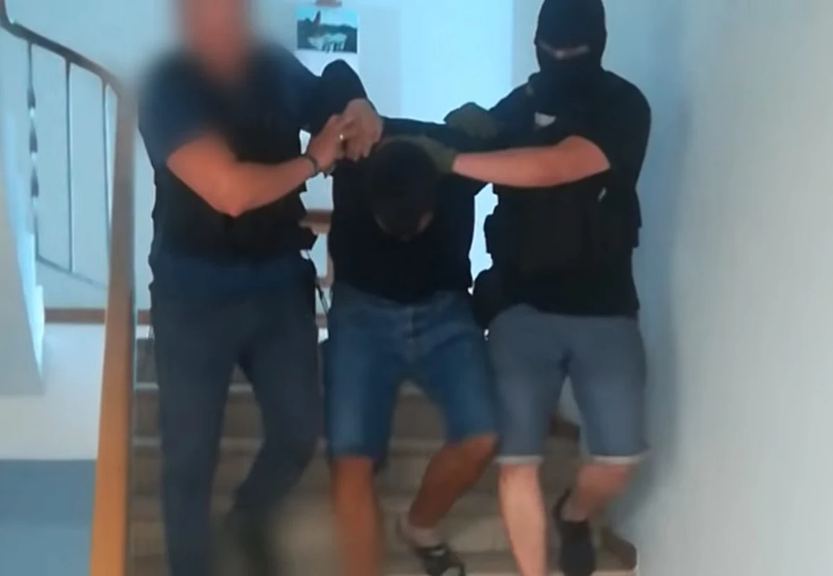 Kryminalni z Olsztyna zatrzymali 23-latka, podejrzanego o brutalne zabójstwo 89-letniego emerytowanego lekarza. Do zbrodni doszło pod koniec maja w pobliżu krytej pływalni przy ul. Głowackiego w Olsztynie.