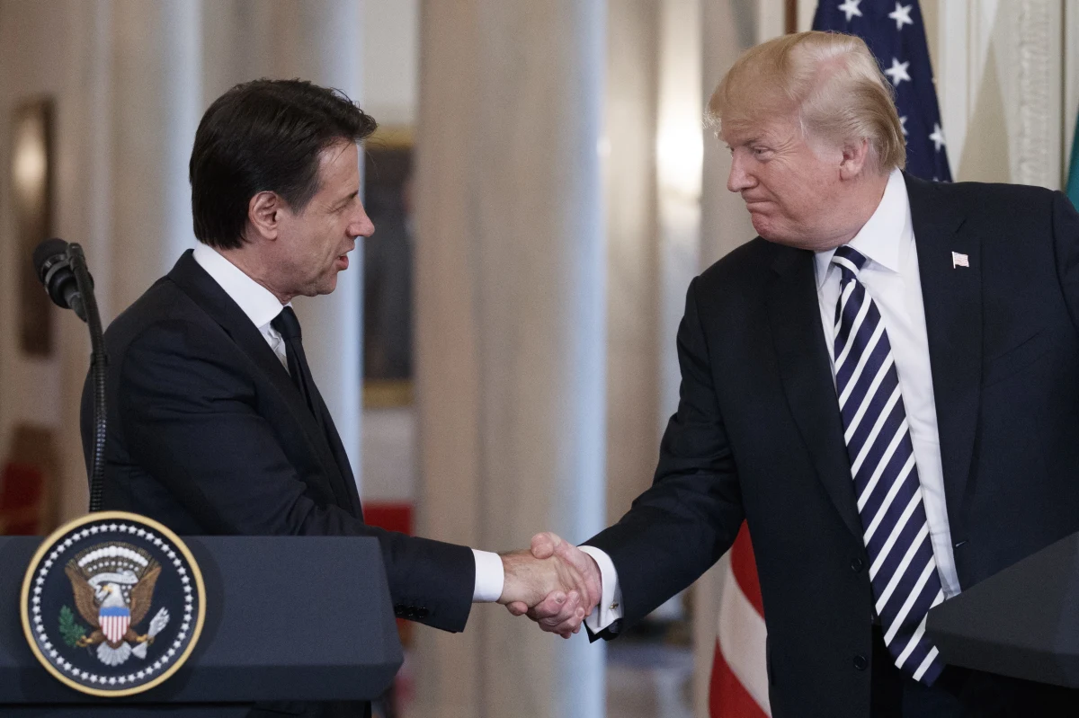 ​Prezydent USA Donald Trump powitał w poniedziałek w Białym Domu nowego premiera Włoch Giuseppe Contego, którego nazwał "swoim nowym przyjacielem w Europie." Amerykański przywódca zapowiedział "nawiązanie strategicznego partnerstwa z Włochami".