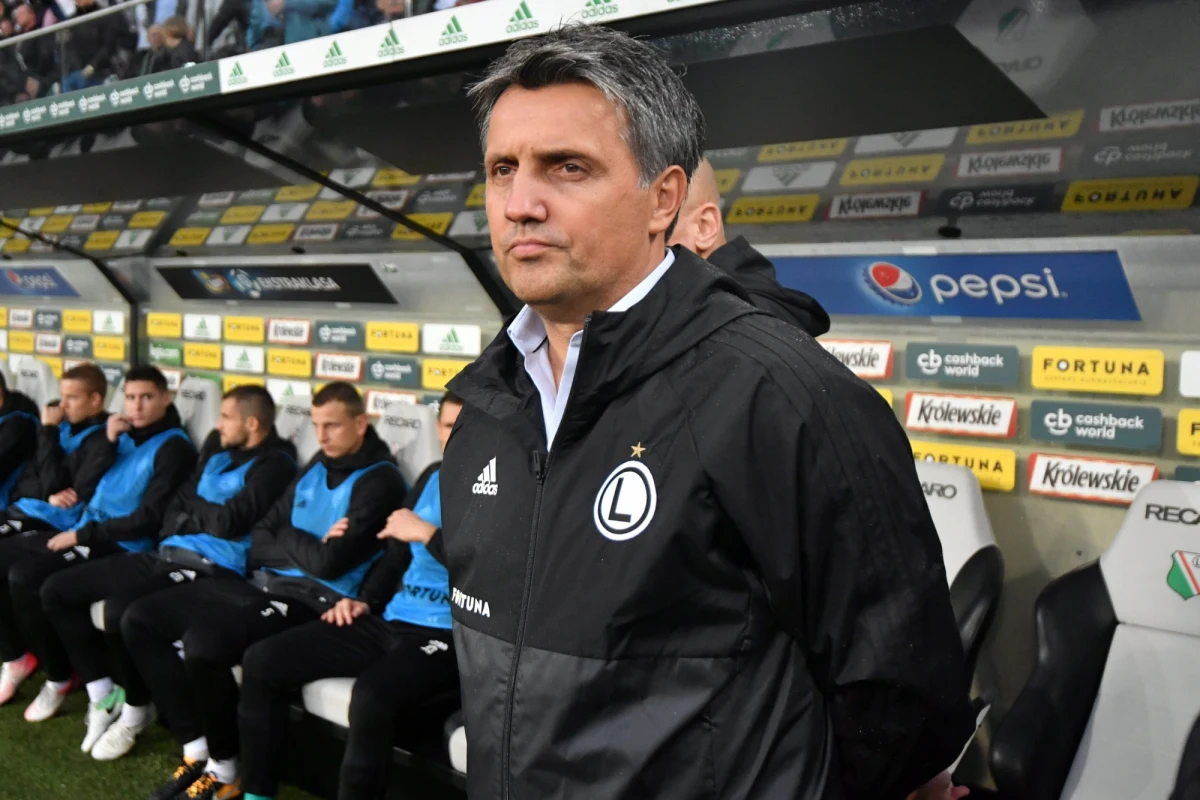 ​Romeo Jozak podpisał dwuletni kontrakt i został szkoleniowcem reprezentacji Kuwejtu. 45-letni Chorwat, który do połowy kwietnia był trenerem piłkarzy Legii Warszawa, będzie odpowiadał także za szkolenie drużyny olimpijskiej.