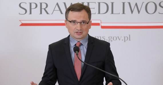 Minister sprawiedliwości, prokurator generalny Zbigniew Ziobro ocenił po przesłaniu przez prokuraturę w Rzeszowie aktu oskarżenia w sprawie niegospodarności w Sądzie Apelacyjnym w Krakowie, że potwierdza się w tym przypadku porzekadło, że "najciemniej jest pod latarnią".