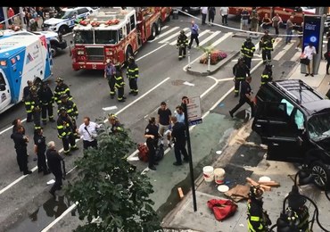 Manhattan: Auto wbiło się w ścianę budynku, 4 osoby ranne 