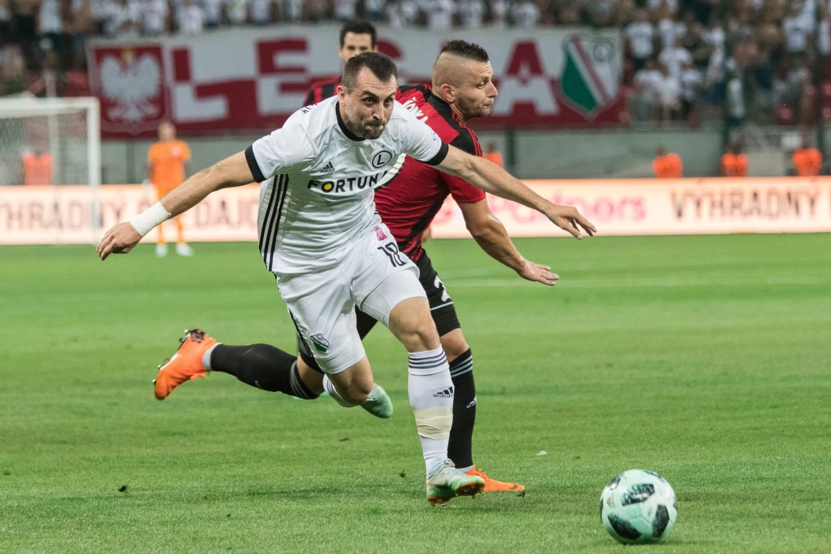 Piłkarze Legii Warszawa odpadli z rywalizacji o awans do Ligi Mistrzów. Polski zespół wprawdzie wygrał na wyjeździe ze Spartakiem Trnawa 1:0 w rewanżowym meczu drugiej rundy kwalifikacji, ale w pierwszym spotkaniu przegrał u siebie 0:2.