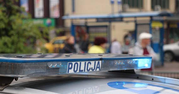 Policjanci z Łodzi zatrzymali 34-letniego mężczyznę. To on prawdopodobnie sprzedał dopalacze, po zażyciu których zmarła 21-letnia kobieta, a jej 28-letni partner poważnie się zatruł.