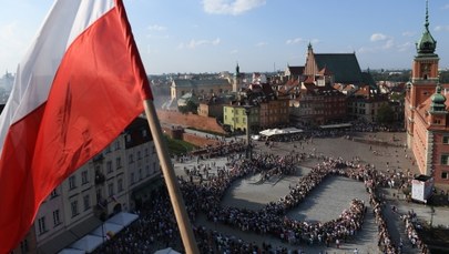 Hołd dla powstańców. W godzinę "W" dźwięk syren i minuta ciszy