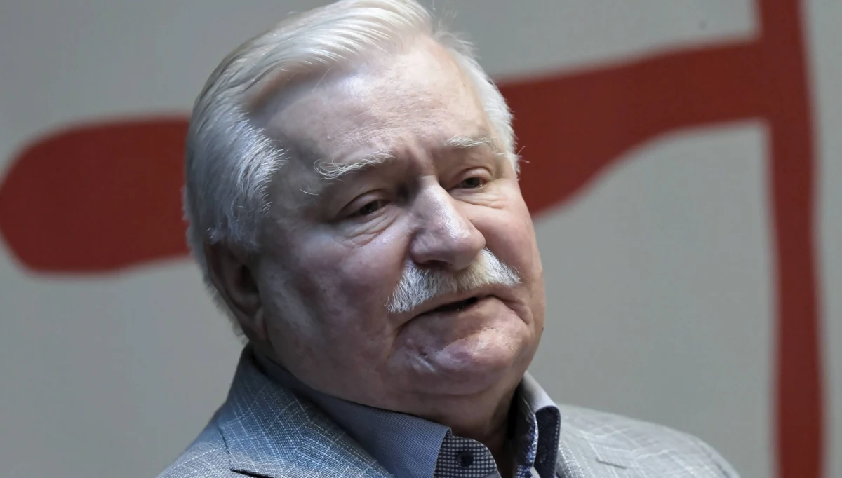 Były prezydent Lech Wałęsa na portalu społecznościowym skierował do Jarosława Kaczyńskiego prośbę o wybaczenie. "Jeśli coś uczyniłem przeciw Tobie, proszę o wybaczenie i ja jestem w stanie Tobie i świętej pamięci Twojemu bratu, Lechowi wybaczyć wszystko" – napisał Wałęsa na Facebooku.