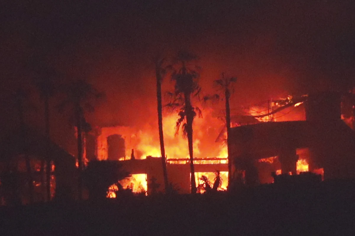 ​W trawiących od ponad tygodnia Kalifornię pożarach spłonęło do środy ponad 1000 domów - podały amerykańskie media. Z powodu gęstego dymu co najmniej do niedzieli zamknięte będą szlaki w Parku Narodowym Yosemite.