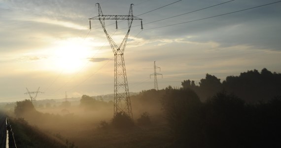 ​Polska bije kolejne rekordy letniego zużycia prądu. Dziś może paść kolejny - ponad 23,5 gigawata (GW). Tak wynika z szacunków Polskich Sieci Elektroenergetycznych odpowiadających za dystrybucję prądu w Polsce. 