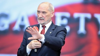 "Fakt": Macierewicz wraca do łask prezesa PiS
