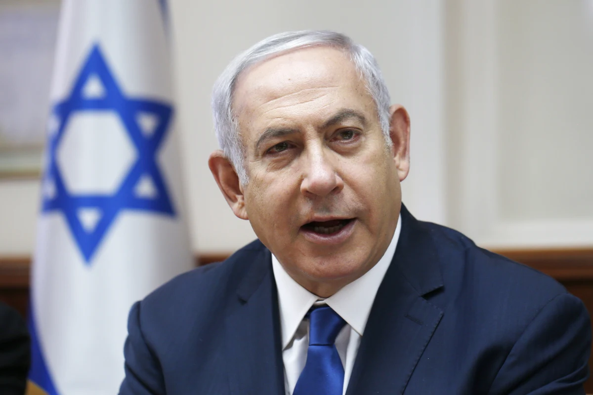 ​Premier Izraela Benjamin Netanjahu oświadczył, że jeśli Iran będzie próbował zablokować strategiczną dla transportu ropy naftowej cieśninę Bab al-Mandab, to czeka go konfrontacja z międzynarodową koalicją, której częścią będzie również Izrael. Przemawiając w środę do dowódców marynarki wojennej w Hajfie Netanjahu zapewnił, że do takiej koalicji Izrael wejdzie "z całym swoim uzbrojeniem".