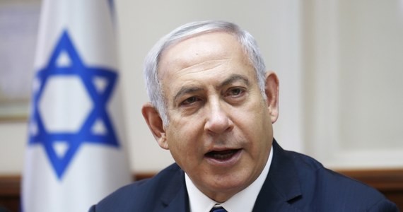 ​Premier Izraela Benjamin Netanjahu oświadczył, że jeśli Iran będzie próbował zablokować strategiczną dla transportu ropy naftowej cieśninę Bab al-Mandab, to czeka go konfrontacja z międzynarodową koalicją, której częścią będzie również Izrael. Przemawiając w środę do dowódców marynarki wojennej w Hajfie Netanjahu zapewnił, że do takiej koalicji Izrael wejdzie "z całym swoim uzbrojeniem".