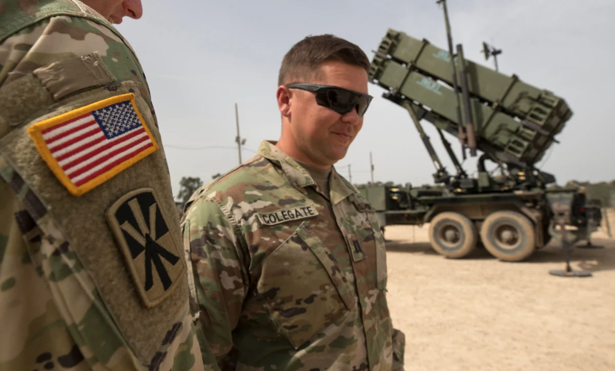 Rząd w Sztokholmie podjął w czwartek decyzję o zakupie rakiet przeciwlotniczych Patriot od producenta, amerykańskiej firmy Raytheon. Według Szwedzkiego Radia, umowa ma zostać podpisana jeszcze w tym tygodniu. 