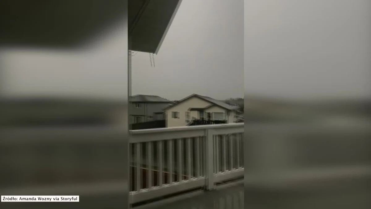 Podczas burzy w Kanadzie Amanda i jej syn stali na balkonie, kiedy tuż obok nich uderzył piorun. Na szczęście nikomu się nic nie stało, jednak chłopiec może zapamiętać to traumatyczne doświadczenie na bardzo długo.