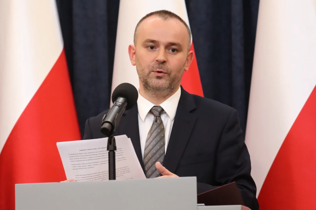 Postanowienie Sądu Najwyższego z czwartku zostało wydane bez podstawy prawnej i nie odpowiada polskiemu prawu; w polskim systemie prawnym nie ma żadnego zawieszenia stosowania przepisów ustawy - powiedział wiceszef Kancelarii Prezydenta Paweł Mucha.
