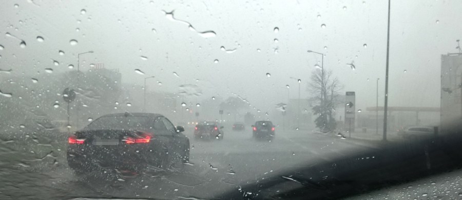 ​W najbliższych godzinach zagrzmi w większości regionów Polski - ostrzega Instytut Meteorologii i Gospodarki Wodnej. Wciąż obowiązują także ostrzeżenia drugiego stopnia przed upałami.