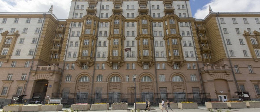 W ambasadzie USA w Moskwie przez ponad 10 lat pracowała rosyjska agentka - poinformował brytyjski dziennik "Guardian", powołując się na ustalenia amerykańskich służb wywiadowczych. Rzeczniczka MSZ Rosji oświadczyła, że nic nie wie na ten temat.