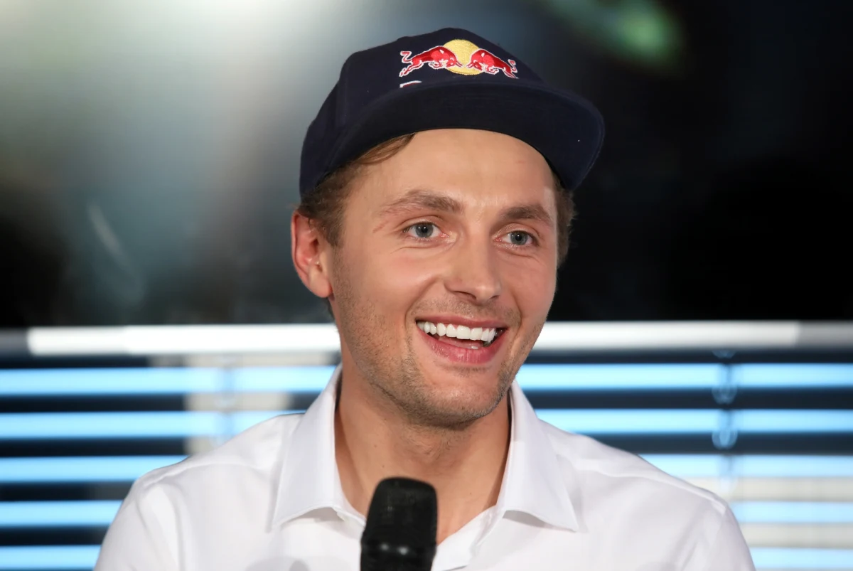 ​Andrzej Bargiel, który jako pierwszy na świecie zjechał na nartach ze szczytu K2 (8611 m) do podstawy góry, wrócił do Polski. "Początkowo wszystko szło topornie" - przyznał na spotkaniu z dziennikarzami w Warszawie.